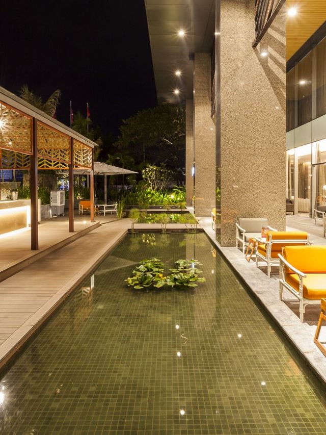 🌟 Vientiane's Crowne Plaza: Luxury & Cuisine Combined 🌟