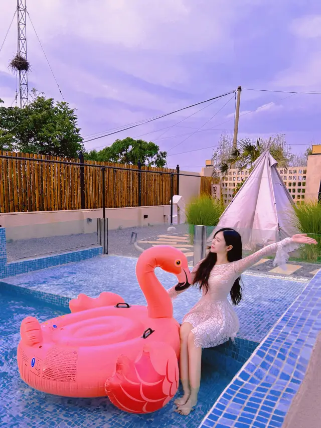 麗山腳下，吃喝玩樂一站式泳池別墅