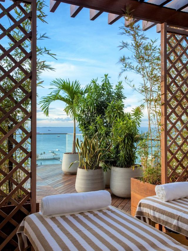 🌴✨ Salvador's Finest Stays: Top Hotel Picks! 🏨🍹