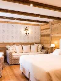 🏔️ Courmayeur Charm: Auberge de La Maison! 🛌✨