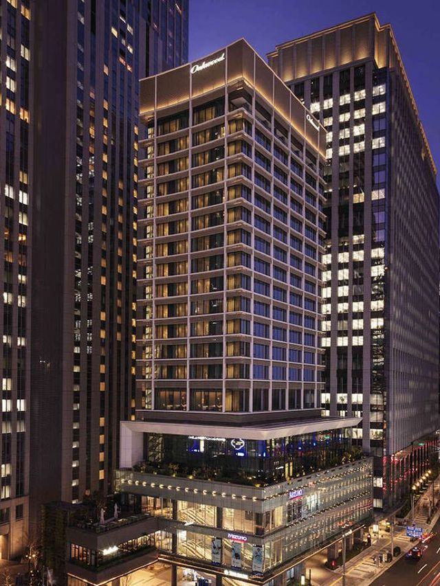 Tokyo's Cozy Corner: Oakwood Premier 🏙️✨