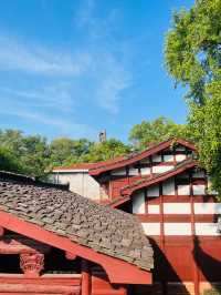 信江書院是信江畔遇到的第二座古代書院，始建於清康熙年間，院落保存完整，是上饒市區最值得一遊的古蹟。