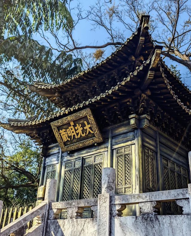 雲南昆明鳴鳳山金殿風景區丨體驗「衝冠一怒為紅顏」的心情。