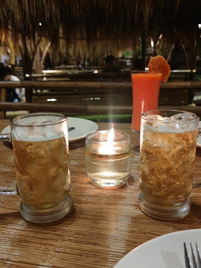 在峇里島品嚐紅膏青蟹。
