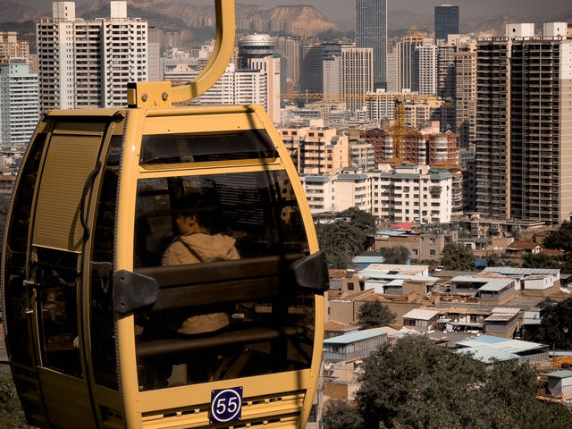 Lanzhou’s Modern Cable Car Trip!