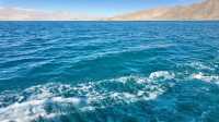 西藏班公湖｜一半鹹水 一半淡水湖。
