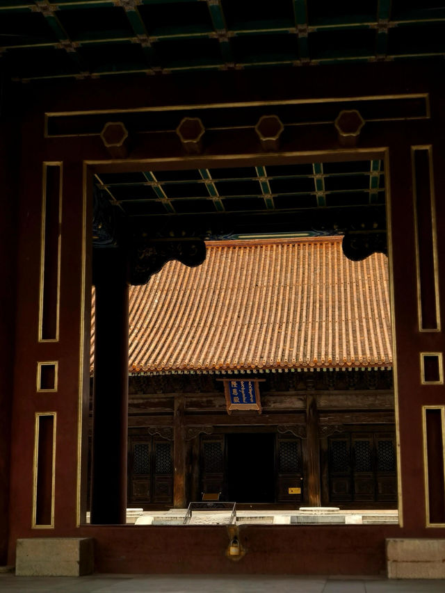 《河北清東陵旅遊指南》。