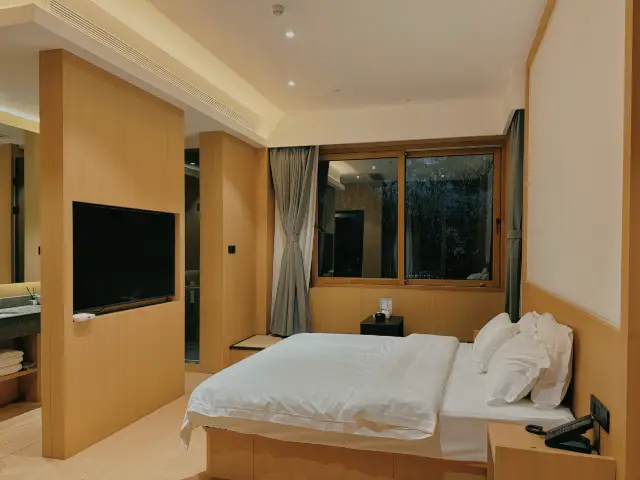 山間的絕美溫泉小院。