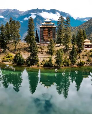 A fairyland on earth, a heavenly lake—Cuoka Lake