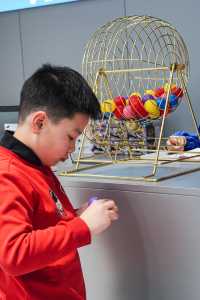 小孩哥嘅新年限定高達模型get