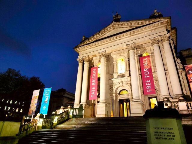 Tate Gallery: A Tranquil Art Experience in London 🎨✨