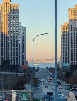 6 Shades of Blue in Dalian: From Magical Street Corners to Glowing Night Shores