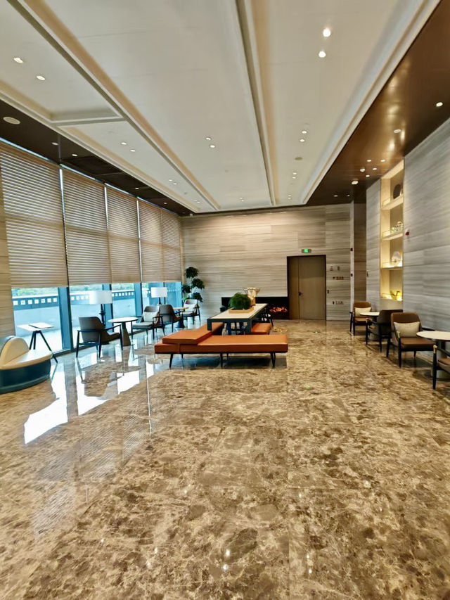 輕奢與親切之間的完美平衡—珠海粵海假日酒店