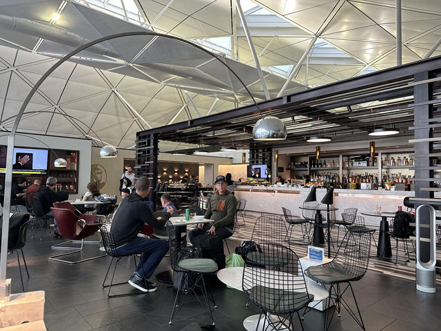 🛫香港機場必衝!運通貴賓廳微醺購物攻略✨ 🛫香港機場必衝!運通貴賓廳微醺購物攻略✨