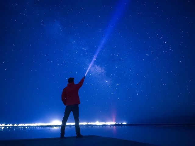 在茶卡鹽湖仰望星空