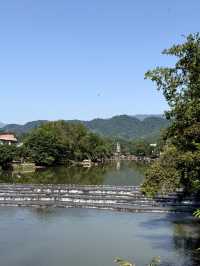 將夏日嘅溫柔，揉入夾關古鎮嘅風裡