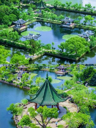 I gave up on Suzhou and Hangzhou; this place has great food and fun
