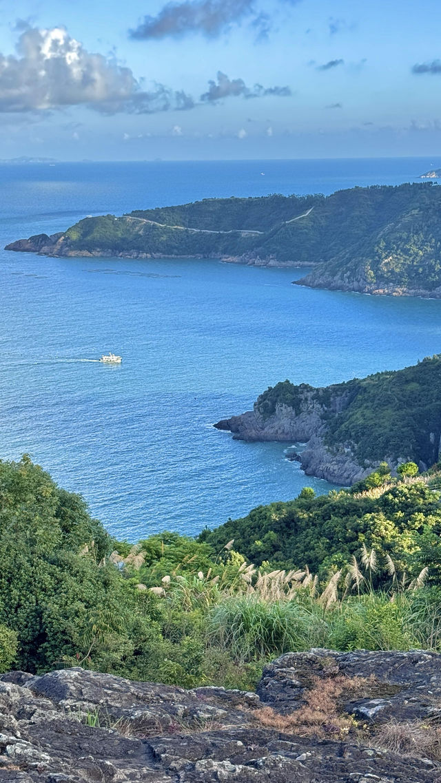 夏天就該浸喺蒼南呢片藍色之中!!!🌊|||嚟蒼南睇海，過個透心涼嘅藍色夏天！ 大海藍到耀眼，近處清澈見底