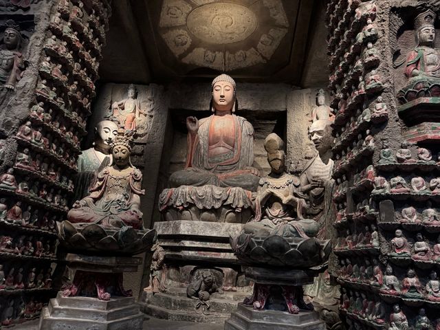 西安——解開華夏文明的千年密碼  站在陝西歷史博物館的中央大廳，130萬件文物綿延出7000年的文明
