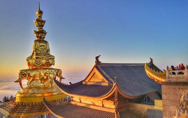雲上金頂，魅力峨眉