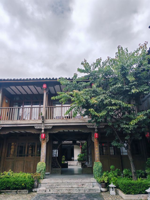 走進泊心雲舍，這個納西庭院的小院子也太絕美了