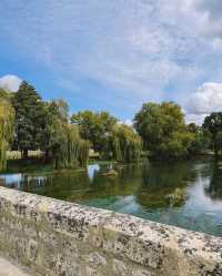 盧瓦爾河谷 — 法蘭西花園的皇家傳奇! ⸻ 景點介紹 盧瓦爾河谷坐落在法國中部,是