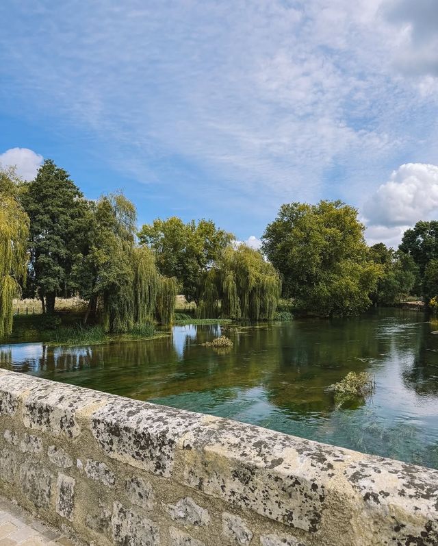 盧瓦爾河谷 — 法蘭西花園的皇家傳奇! ⸻ 景點介紹 盧瓦爾河谷坐落在法國中部,是 盧瓦爾河谷 — 法蘭西花園的皇家傳奇! ⸻ 景點介紹 盧瓦爾河谷坐落在法國中部,是