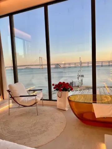 A sea view room where you can lie down and watch the sea! No need to go abroad! In Dalian!