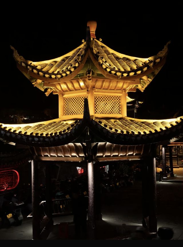 夢裡的邊城 心中的鳳凰。