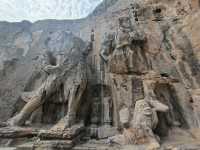 伊闕山水，龍門石窟