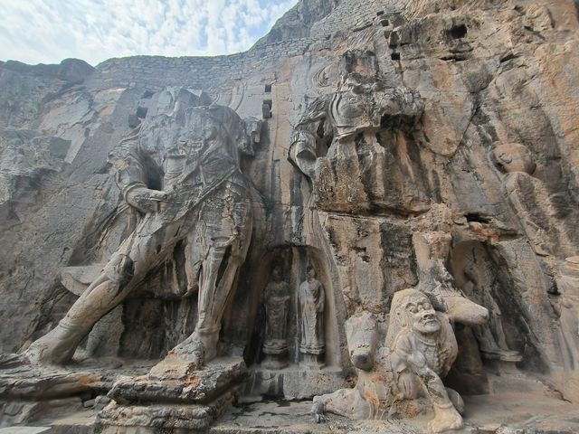 伊闕山水，龍門石窟