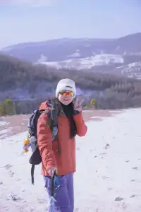 不想上班的小張今天去樺皮嶺