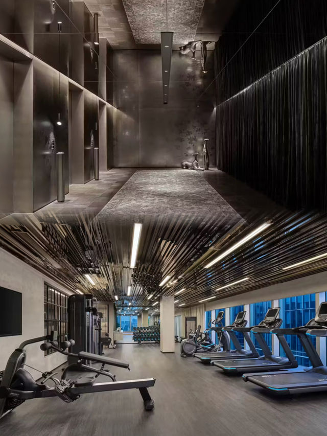 在魔都空中泳池看日落！感謝陳偉霆的推薦