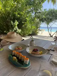 不是在旅遊就是在旅遊的路上