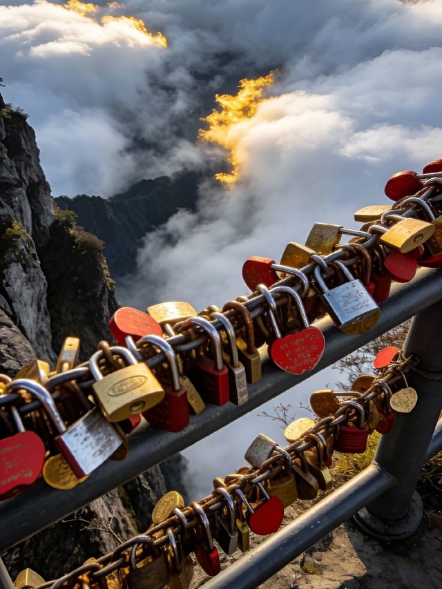 冬日峨眉山仙遊指南看日出雲海遇上金佛聖光 冬日峨眉山仙遊指南看日出雲海遇上金佛聖光