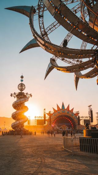 เทศกาลดนตรีโคเชลลา + ทัวร์ชมเมืองครบจบในที่เดียว