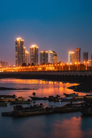 Xiamen's ten-mile-long embankment is directly accessible by subway to Orange Sea!