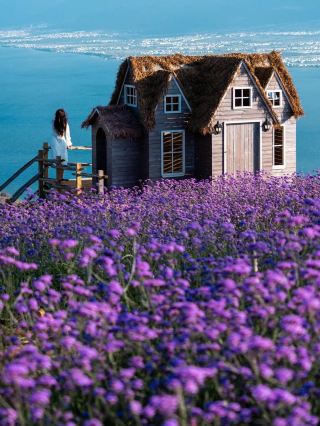 This guesthouse in Dali lets you live inside the sea view!