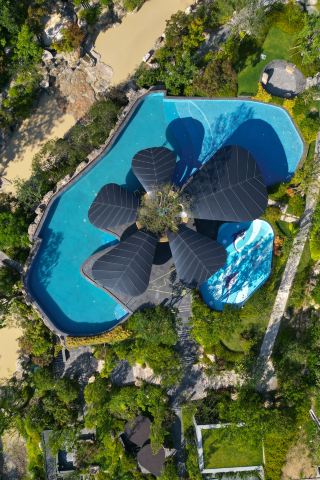 Nestled among the Yandang Mountains and along the Nanxi River, a hidden hot spring art sanctuary—Hongju Hot Spring Hotel