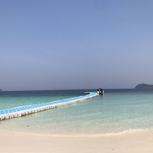 The island hopping at Victoria cliff resort 