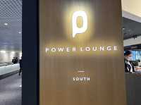 東京・羽田空港。第1ターミナル(南ウイング)保安検査場内の有料ラウンジ『POWER LOUNGE SOUTH 』