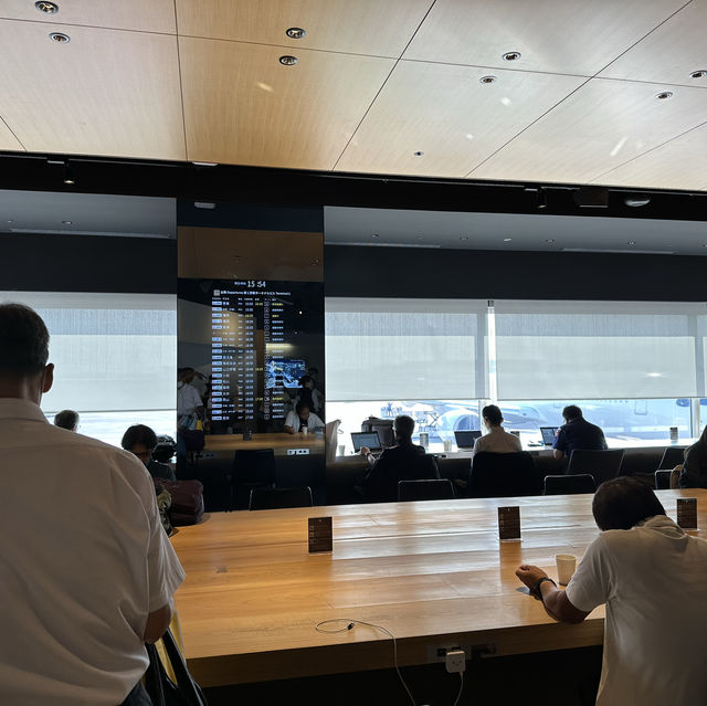 Power Lounge — 羽田機場內