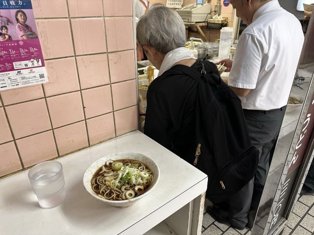 北海道・札幌。札幌の地下街の立ち食いそば『ひのでそば』