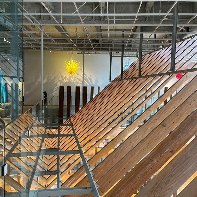 玻璃與木作的建築之美-富山市玻璃美術館