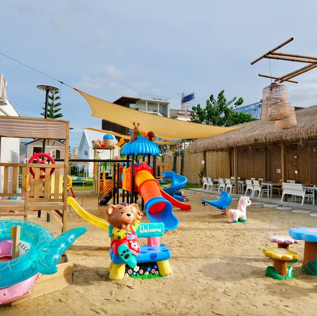 The Beach กลางกรุง คาเฟ่และร้านอาหารฟีลทะเล 