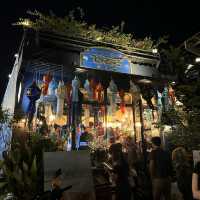 Amazing restaurant with grand palace view 