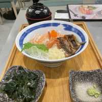 旺街大街的冷青日式料理店🎆