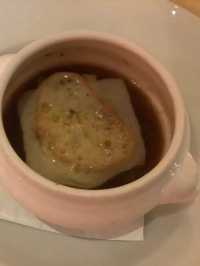 集復古同華麗於一身嘅「仙后餐廳」