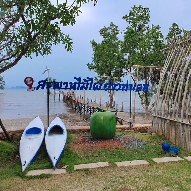 📍 Bridge cafe & สะพานไม้ไผ่ ท่าเลน กระบี่ 