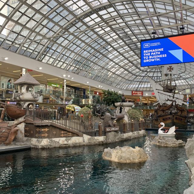 吃喝玩樂盡在West Edmonton Mall